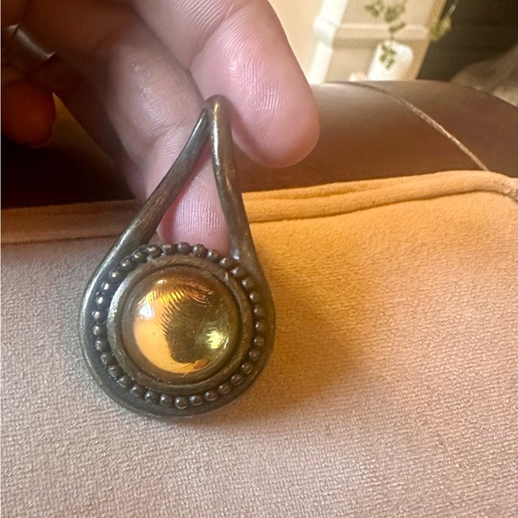 Elegant Vintage Silver-Toned Pendant - Picture 4 of 4